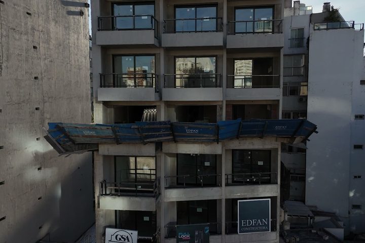 Edificio en construcción visto desde el aire